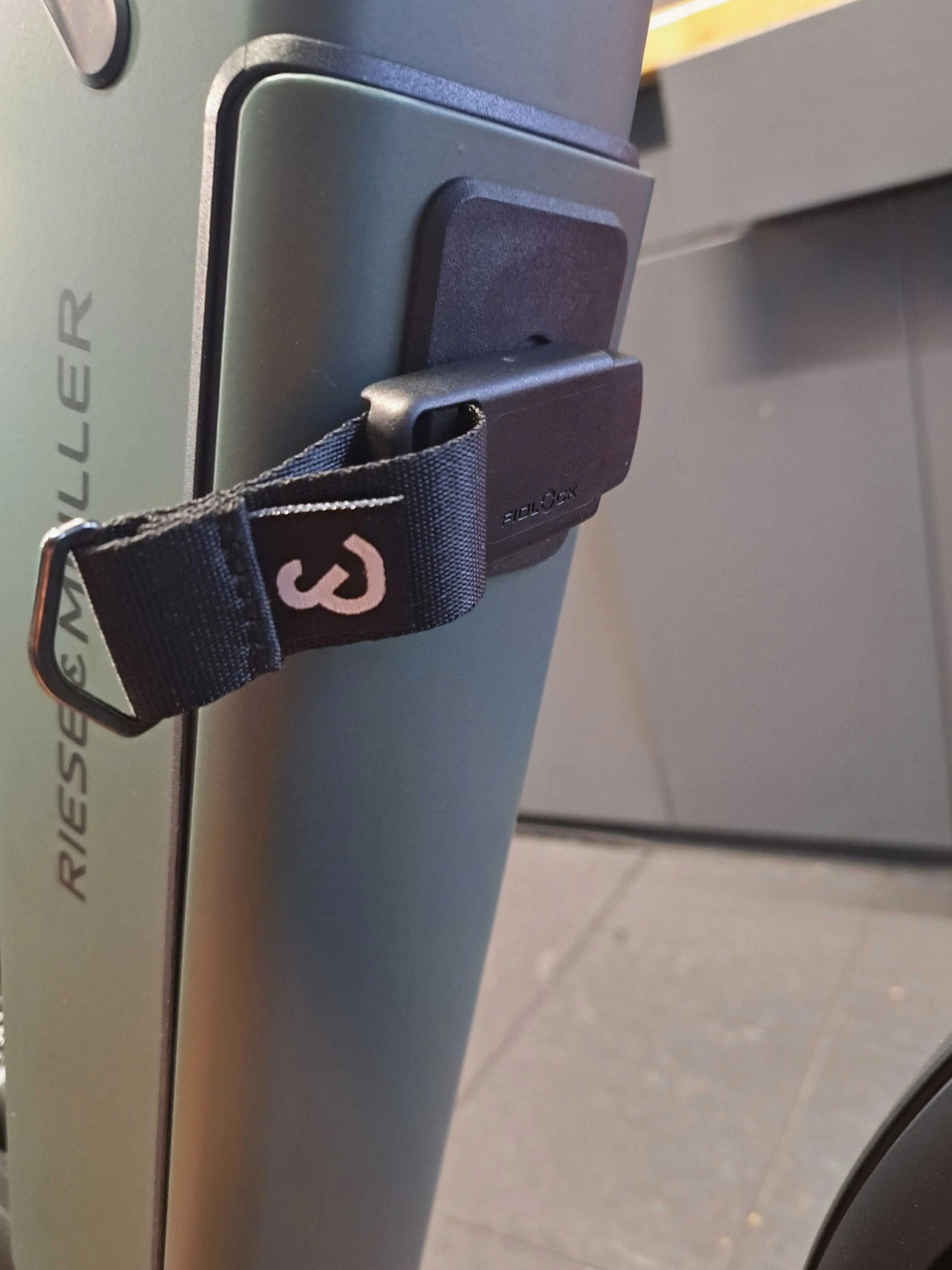 R&M Fidlock Akkucover Schlüssel