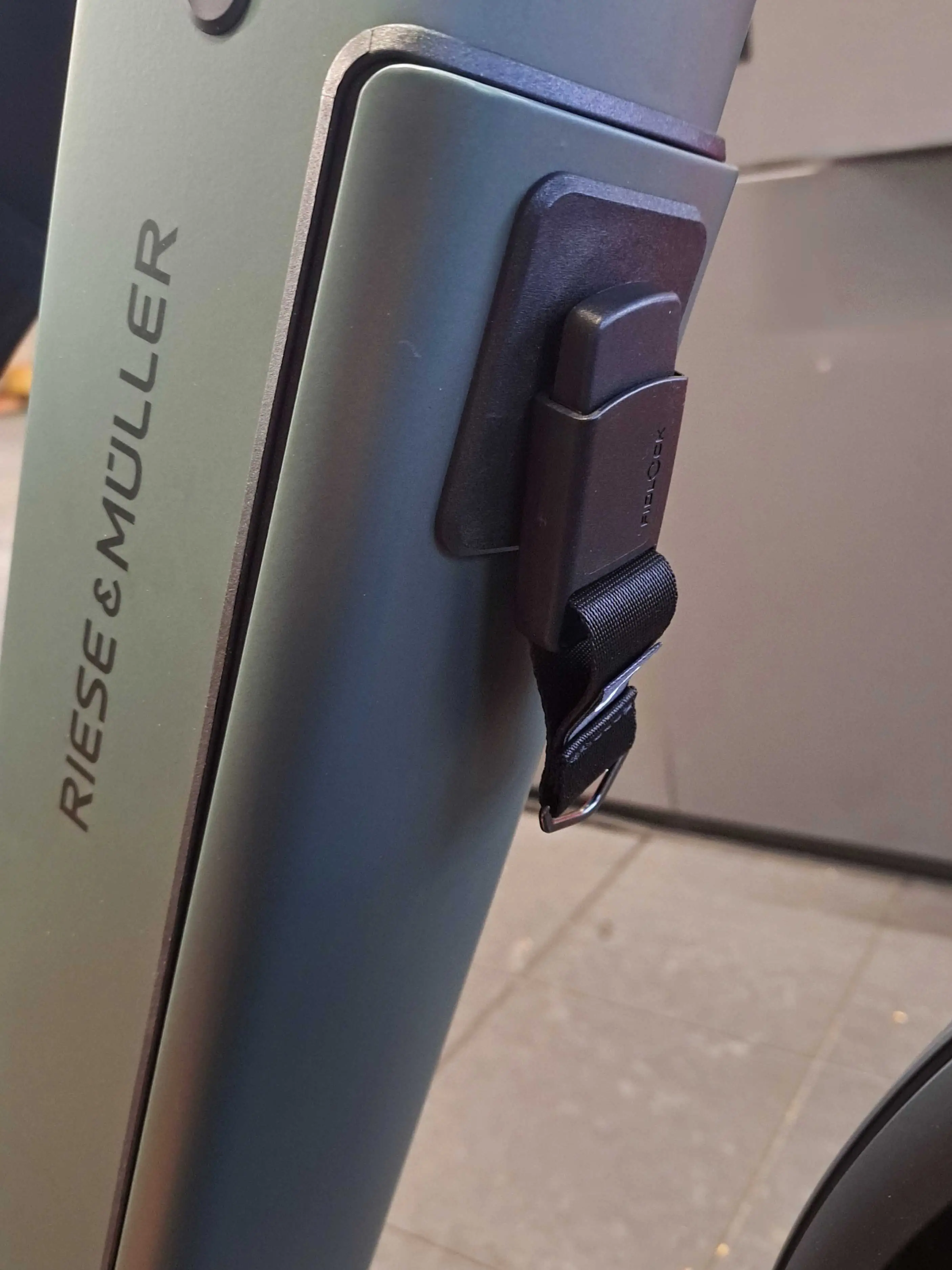 R&M Fidlock Akkucover Schlüssel